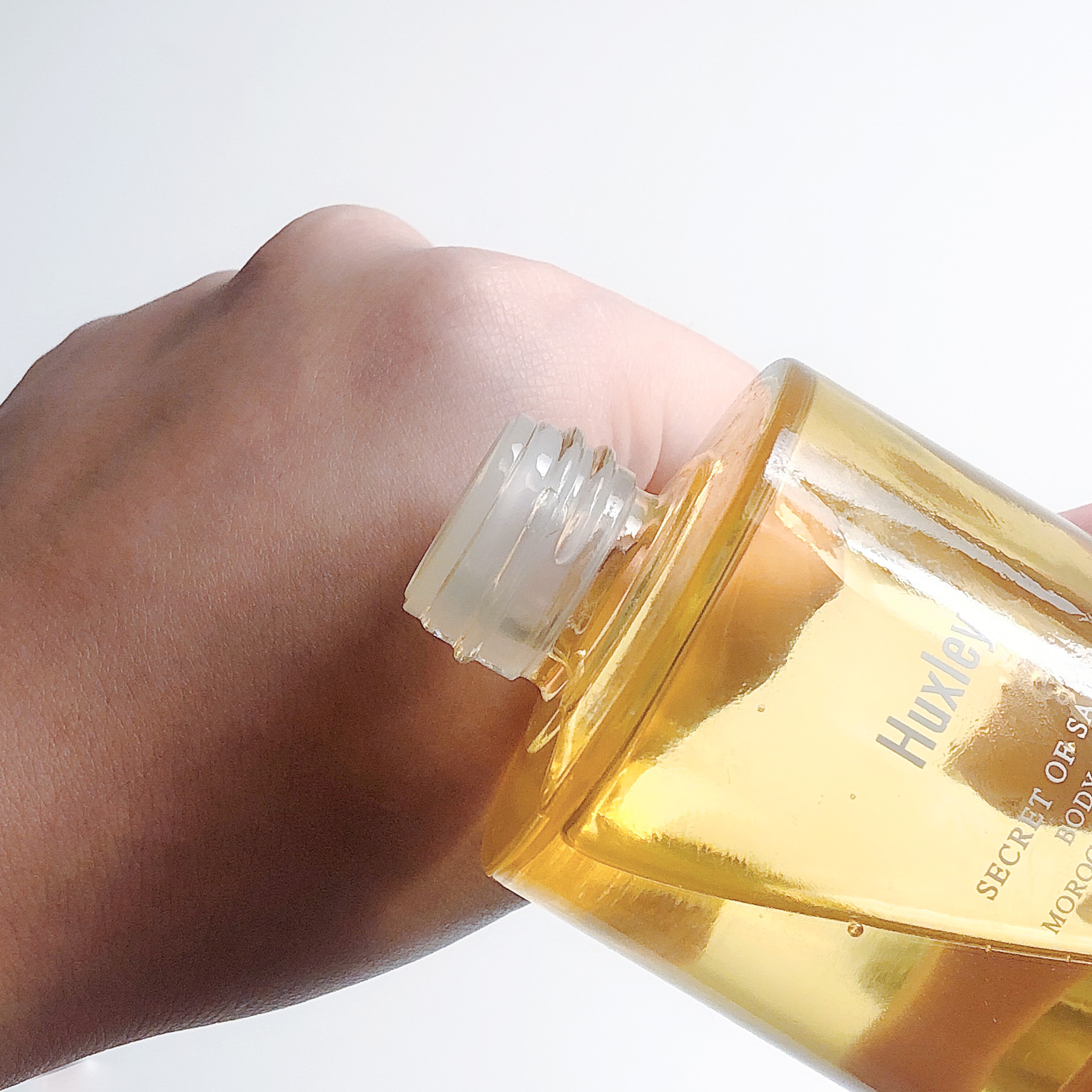 Huxley 良い香り ベタつかない 韓国で大人気なハクスリーのおすすめボディオイル 使い方などご紹介 Nori